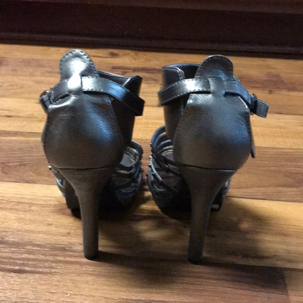 Heels - Picture 3 of 4